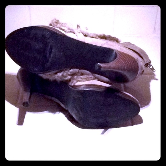 👢ELLE👢VEGAN FUR & SUEDE AROUND STRAPS 4.5” HIGH HEEL ANKLE BOOTS EUC💃 - Picture 9 of 15